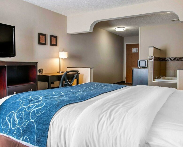 Hotel Comfort Suites Benton Harbor