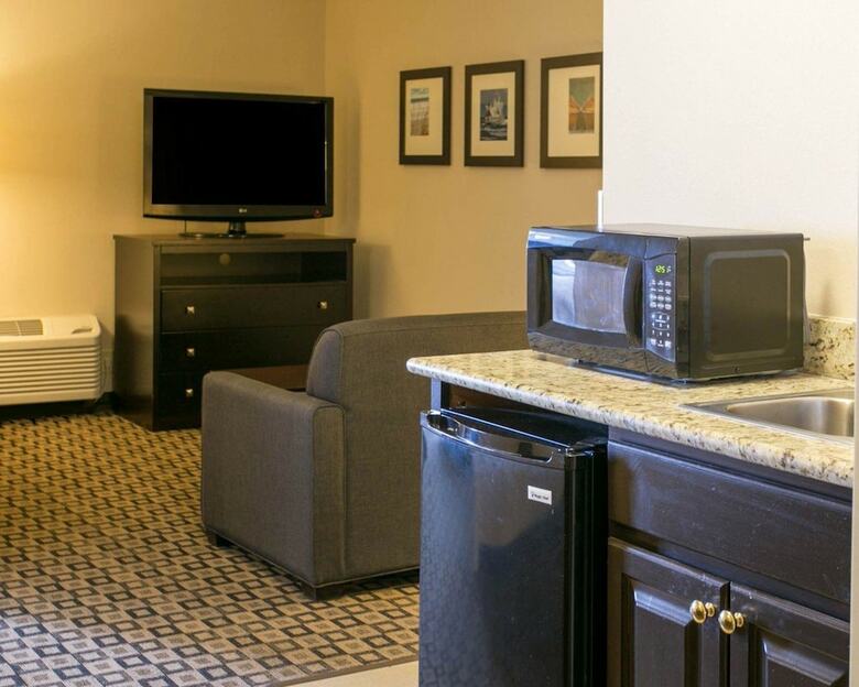 Hotel Comfort Suites Benton Harbor