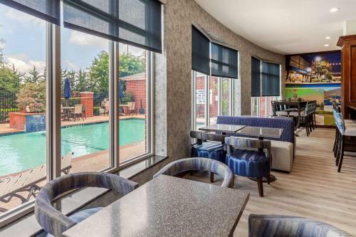 Holiday Inn Express Hotel & Suites Sulphur Springs