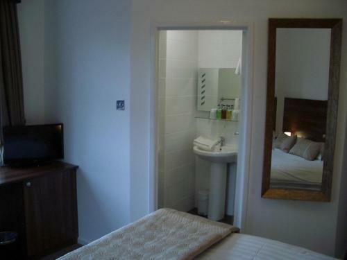 Hostal Yenton Hotel