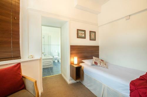 Hostal Yenton Hotel