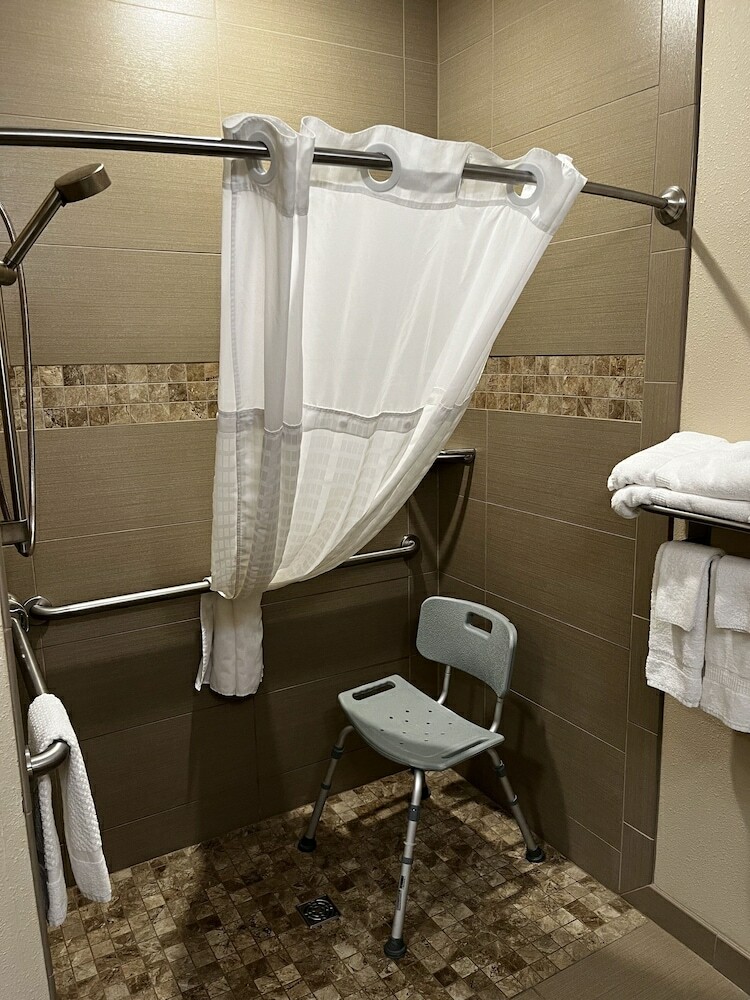 Hotel Comfort Suites Rapid River Lodge