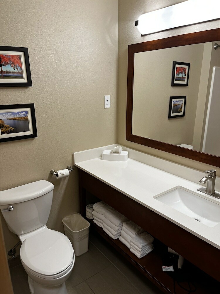 Hotel Comfort Suites Rapid River Lodge
