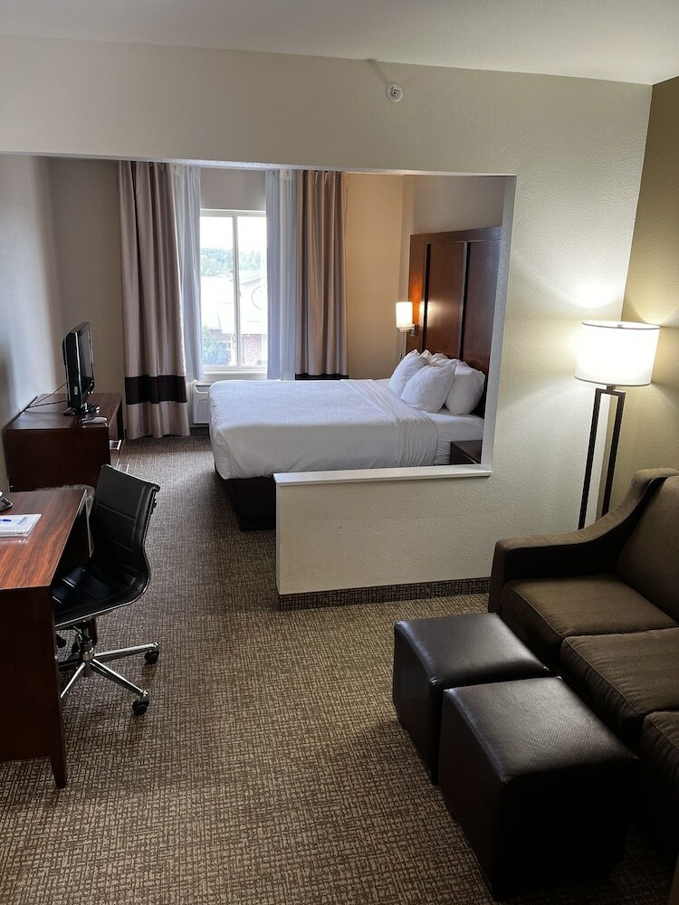 Hotel Comfort Suites Rapid River Lodge