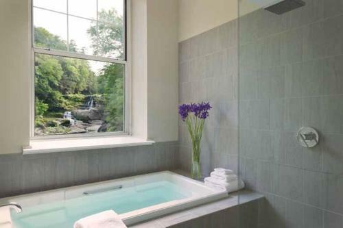 Ledges Hotel