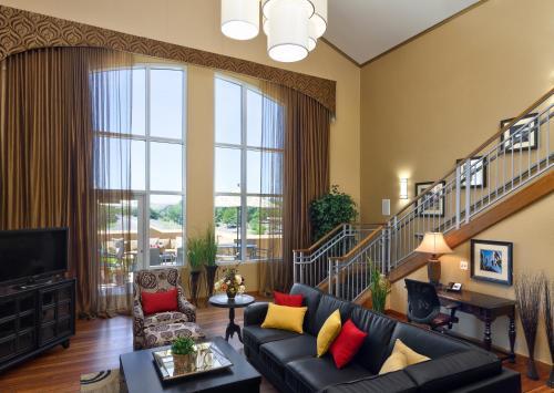 Clubhouse Hotel And Suites