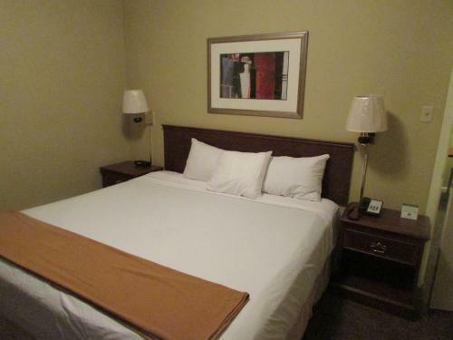 Hotel Admiralty Of Plantation Oaks