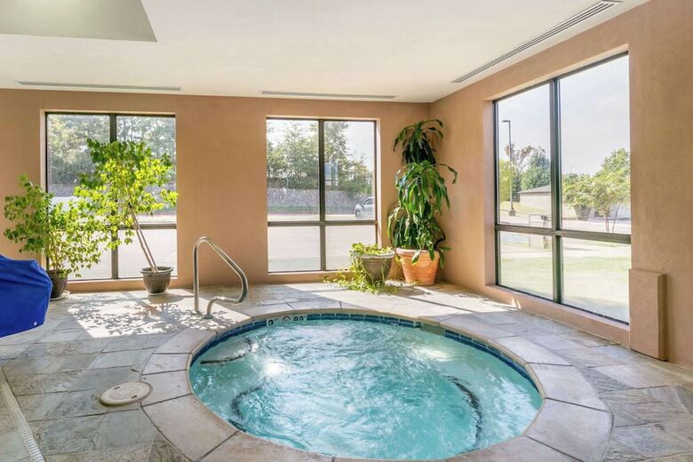 Hotel Comfort Suites Forrest City