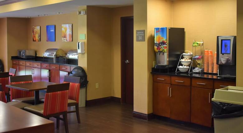 Hotel Comfort Suites Forrest City