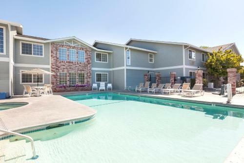 Hotel High Country Inn - Susanville