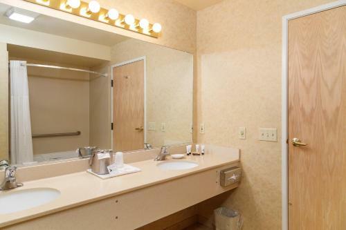 Hotel High Country Inn - Susanville