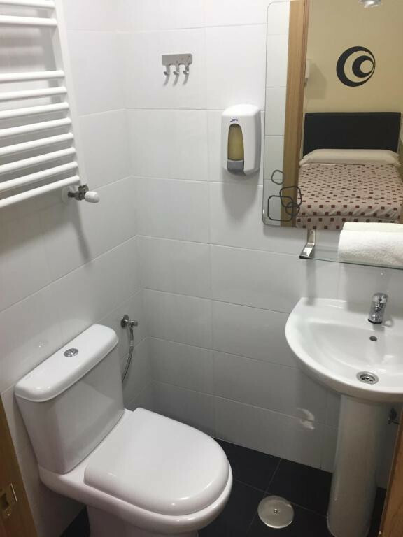 Hostal Jqc Rooms