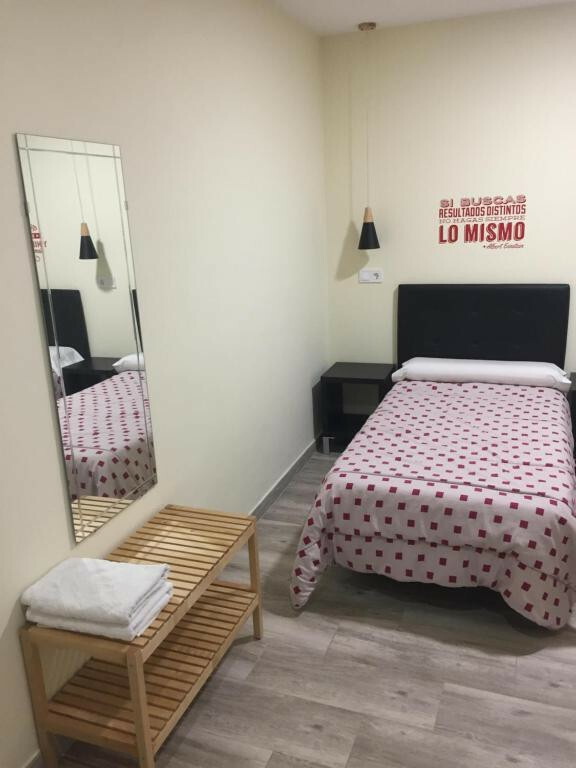 Hostal Jqc Rooms