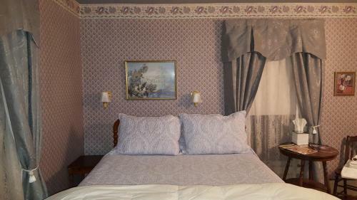 Austin's Holidae House Bed & Breakfast