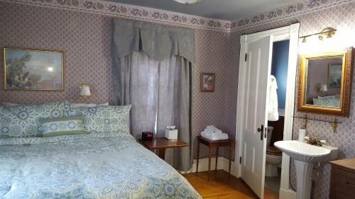 Austin's Holidae House Bed & Breakfast