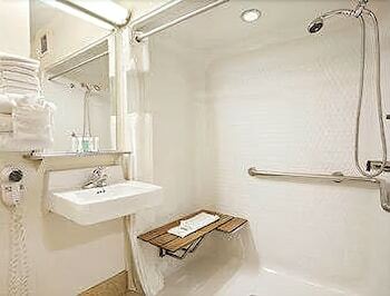 Motel Baymont Inn And Suites