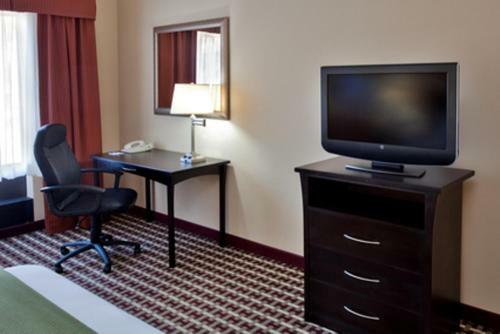 Holiday Inn Express Hotel & Suites Laurel