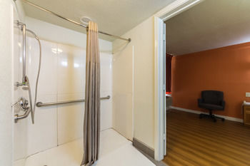 Motel 6 Farmers Branch