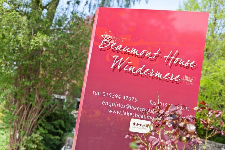 Hostal Beaumont House