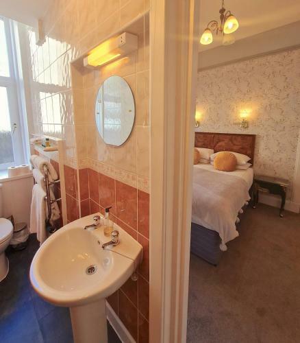 Hostal Corriemar House
