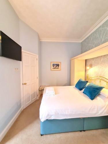 Hostal Corriemar House
