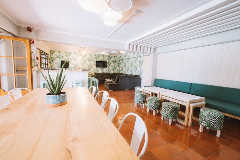 Albergue Nice Way Cascais & Surf Camp