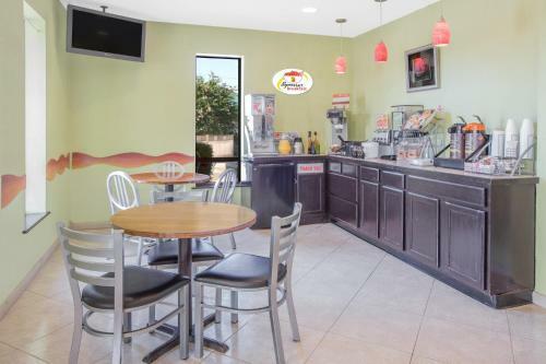 Super 8 Motel Clarksville
