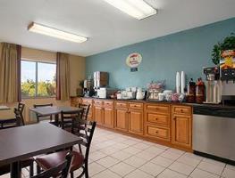 Hotel Super 8 North Wichita