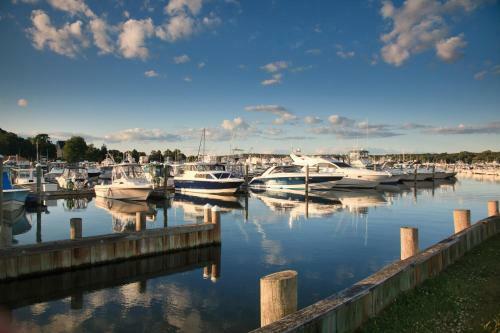 Bed & Breakfast Inn At Harbor Hill Marina