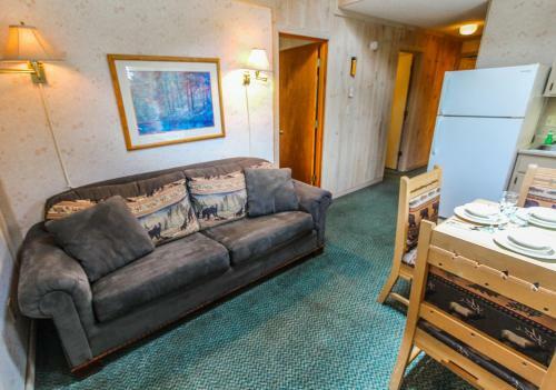 Smoketree Lodge