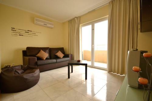 Apartamentos Turisticos Coral Da Rocha 1