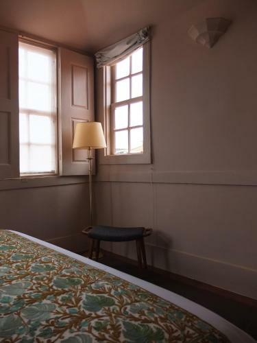 Hostal Mercador Guesthouse