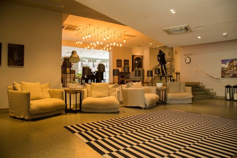 Hotel San Lazaro Art Style