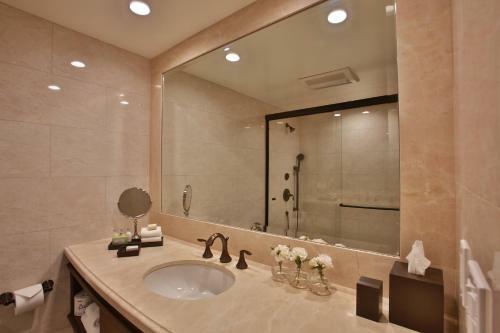Hotel Westlake Village Inn