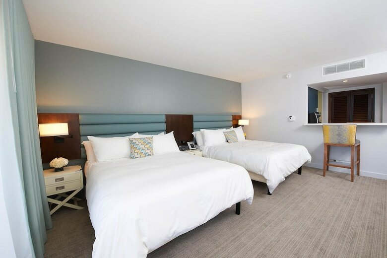 Lakehouse Hotel And Resort