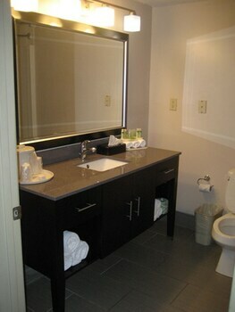 Holiday Inn Express Hotel & Suites Morehead City