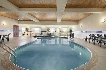 Hotel Country Inn & Suites By Carlson West Bend