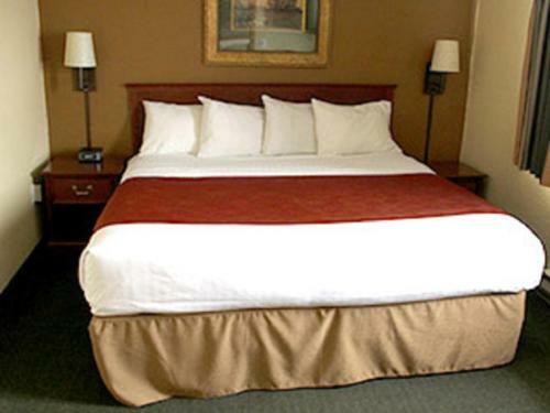 Hotel Americinn West Bend