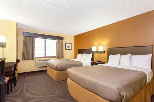 Hotel Americinn West Bend
