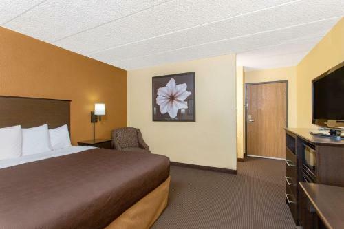 Hotel Americinn West Bend