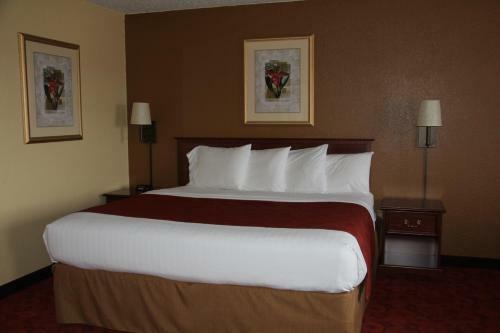 Hotel Americinn West Bend
