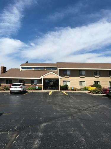 Hotel Americinn West Bend