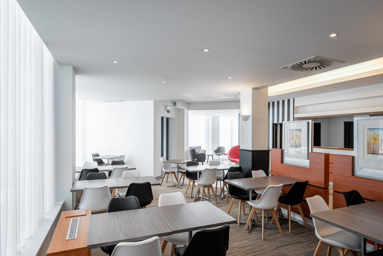 Aris Grand Place Hotel