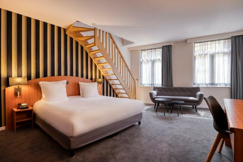 Aris Grand Place Hotel