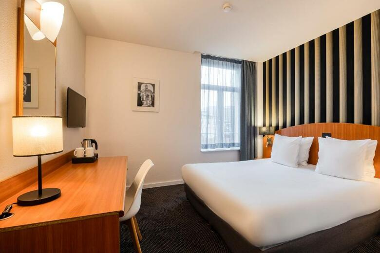 Aris Grand Place Hotel