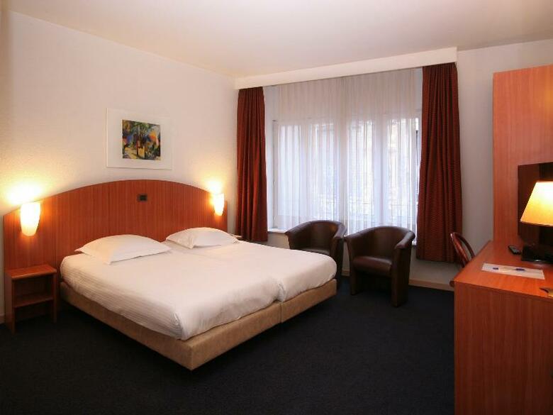 Aris Grand Place Hotel
