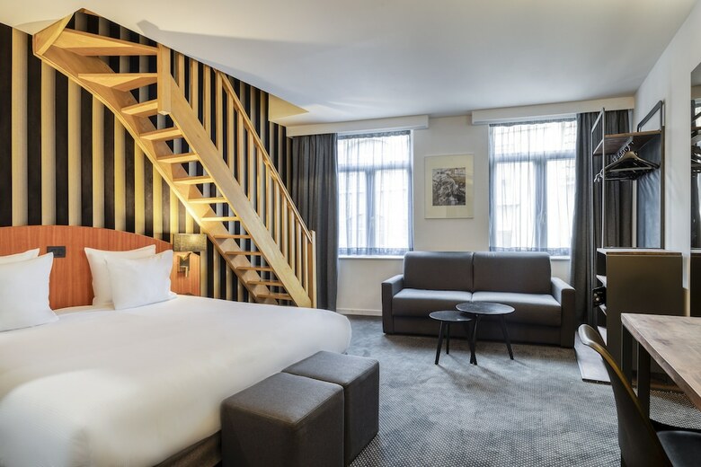 Aris Grand Place Hotel