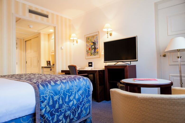 Le Chatelain Hotel
