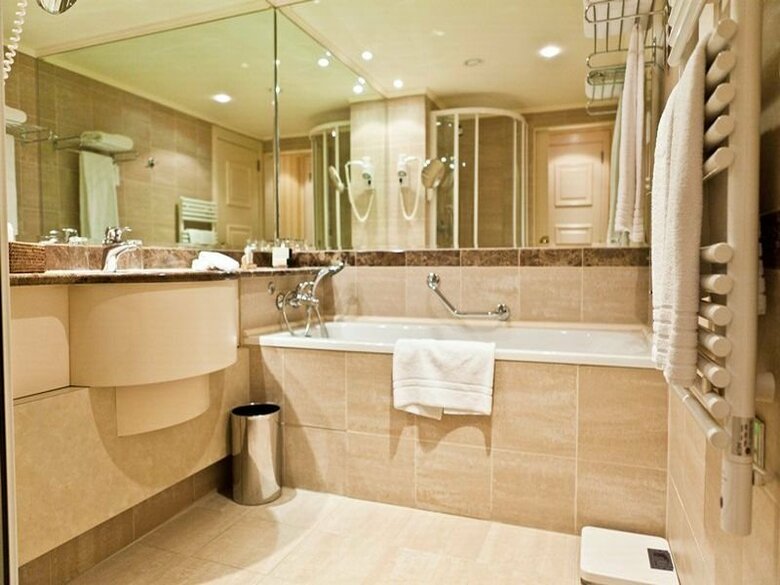 Le Chatelain Hotel