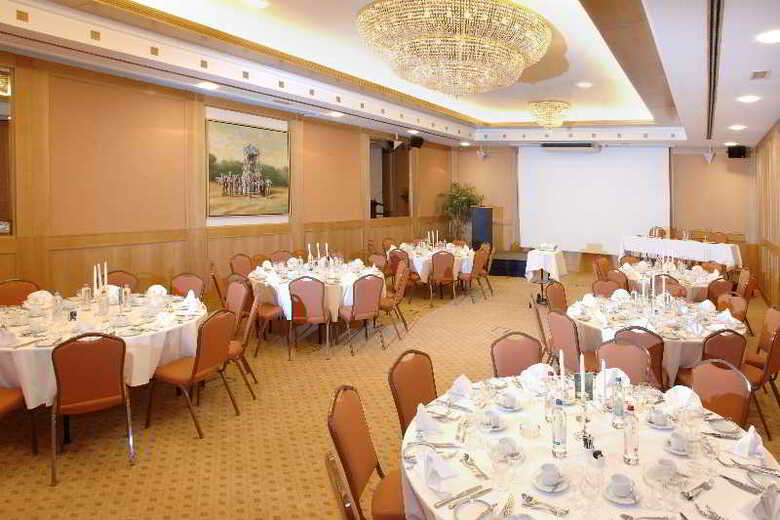 Le Chatelain Hotel